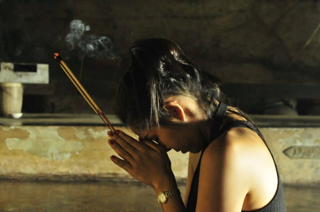 檀香的歷史文化背景示意