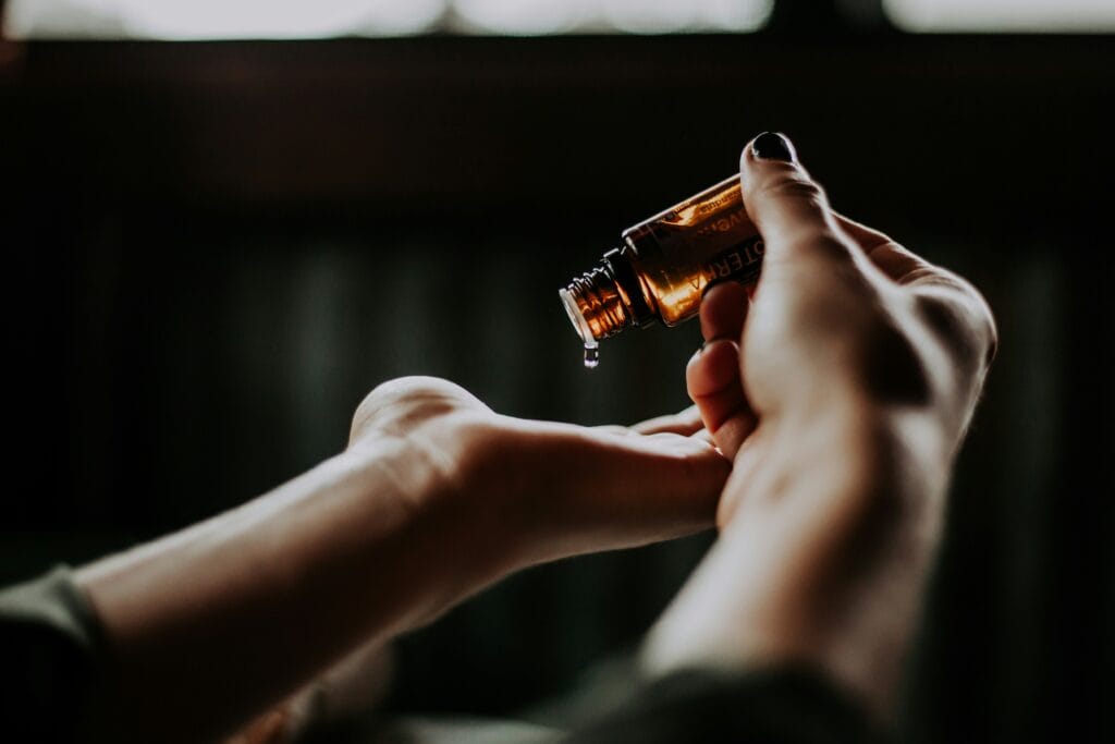 鼠尾草精油：舒緩情緒，帶來專注與平衡