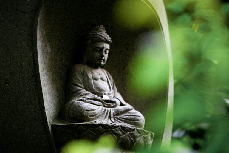 【查詢你的守護神】十二生肖本命佛對照與介紹,如何與之連結?