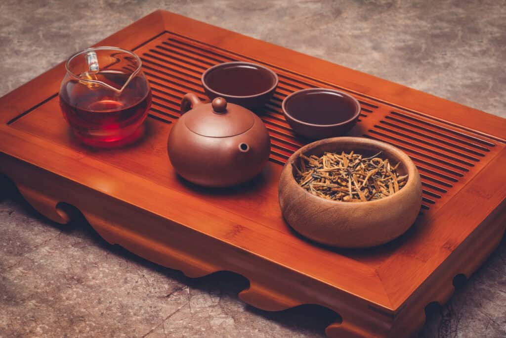 用紫砂壺、坭興陶壺泡茶能提升茶香