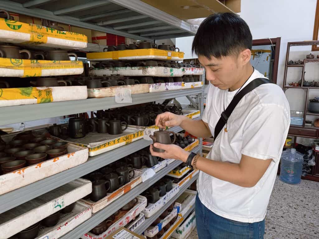 原木香赴產區監製坭興陶壺